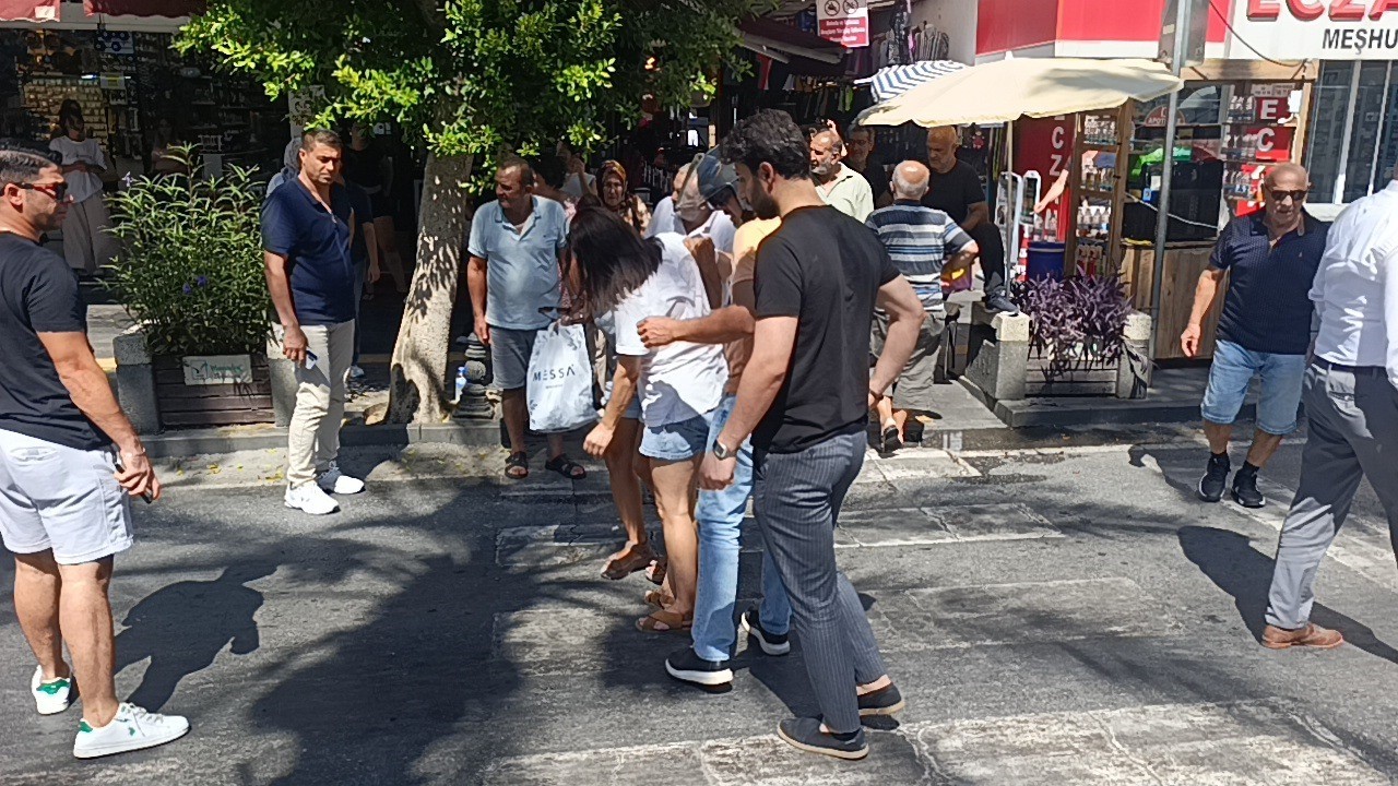 Yayaya yol veren araçların arasından geldi, yayaya çarpıp kaçtı