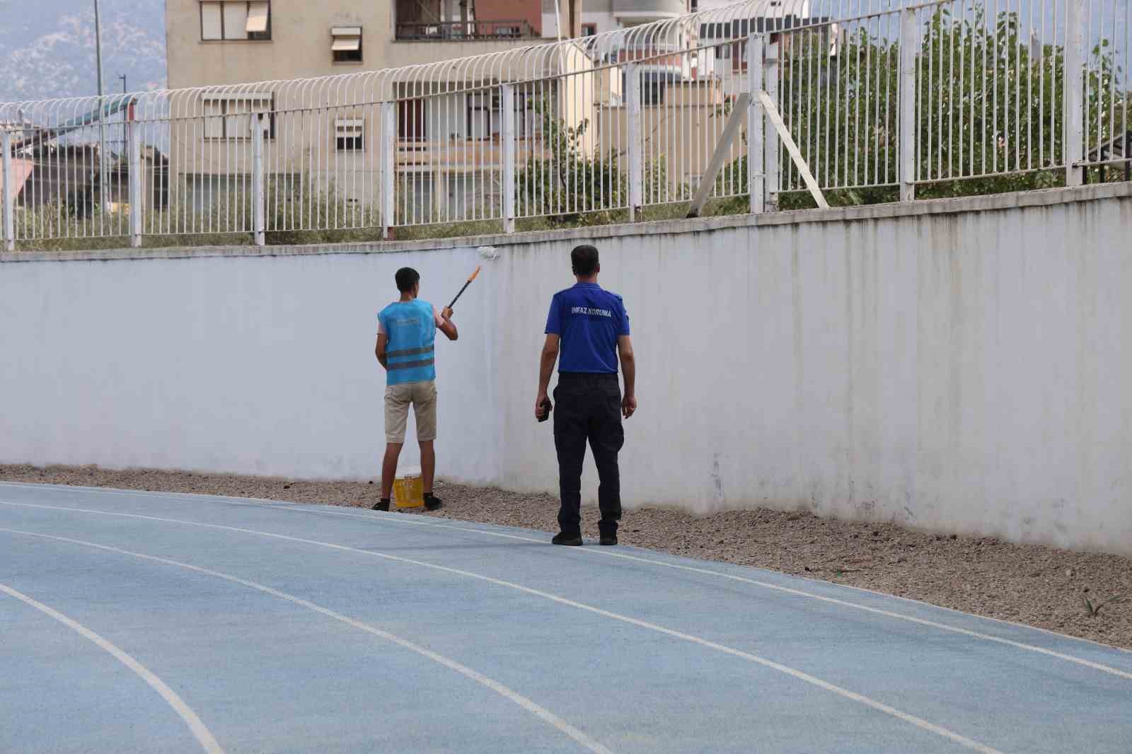 Yükümlüler eğitim ve spor alanlarını boyadı, 12 milyon TL’lik kamu yararı sağlandı