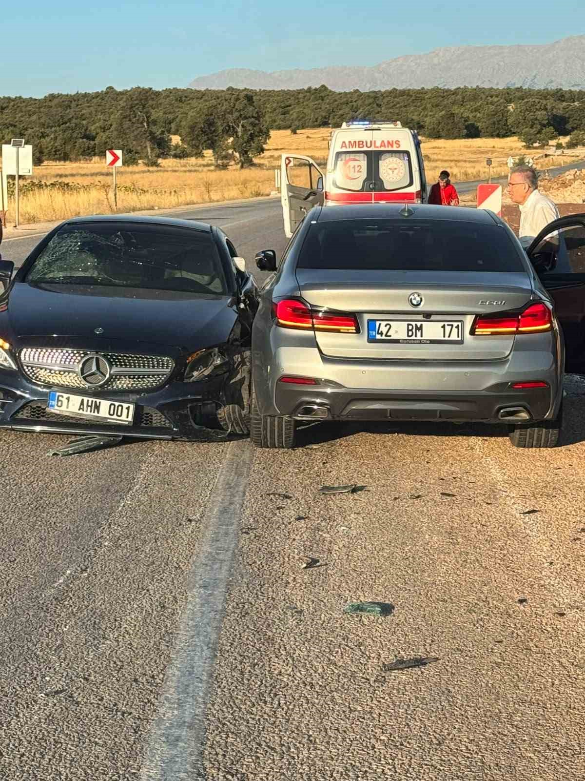Beyşehir’de 3 otomobil çarpıştı: 6 yaralı