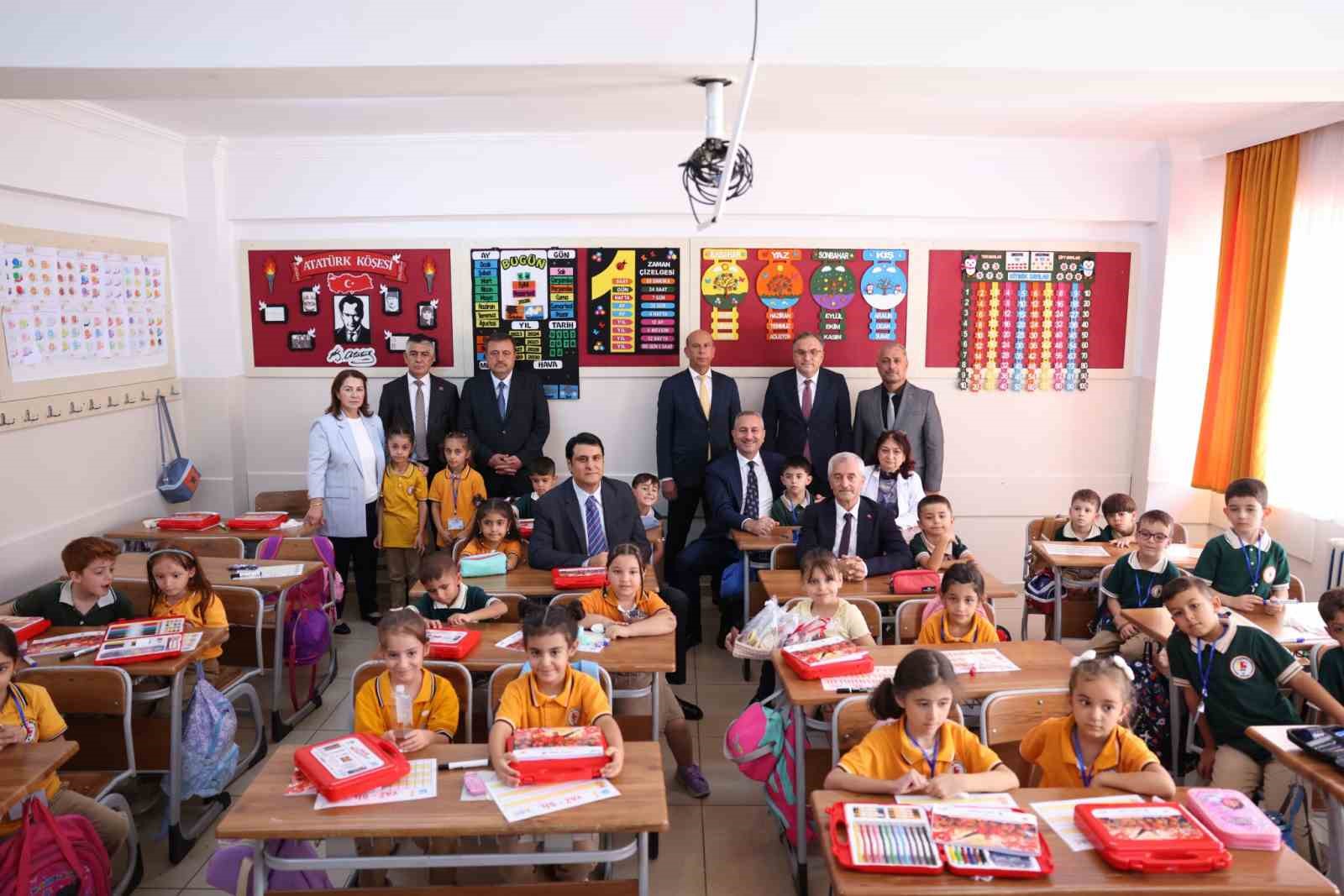 Yılmaz ve Milletvekili Gül öğrencilerle bir araya geldi