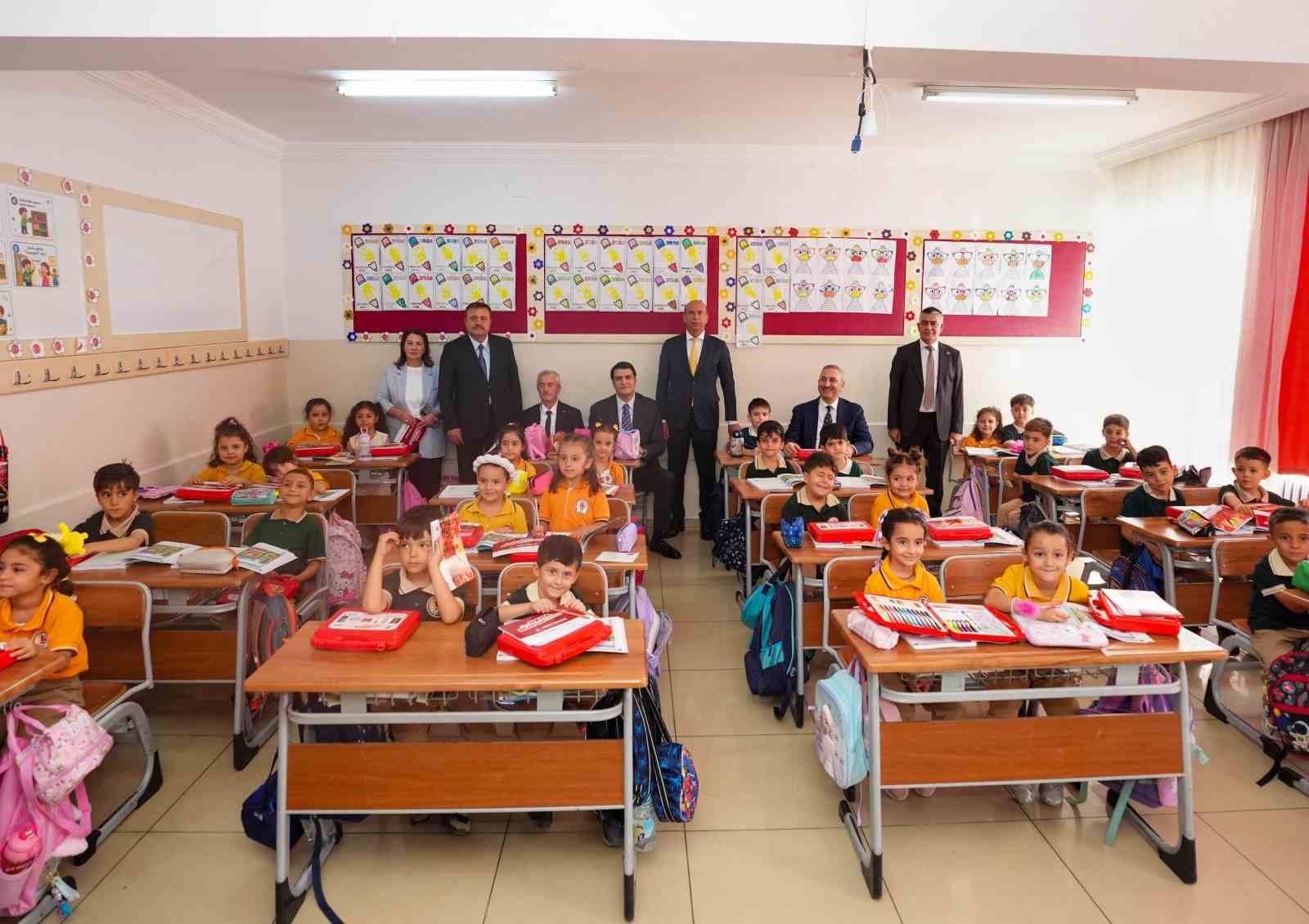 Yılmaz ve Milletvekili Gül öğrencilerle bir araya geldi