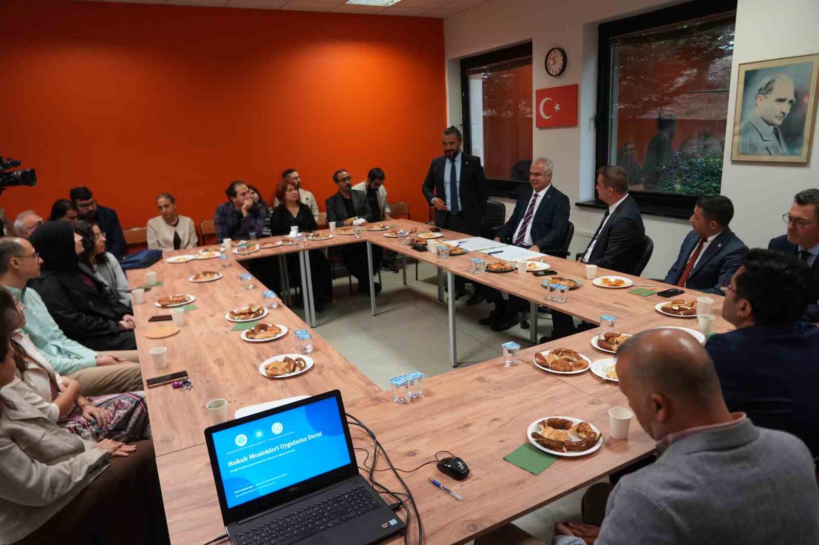 Adaletin pratiği sınıfta işlenecek: Gerçek davalarla atölye dönemi