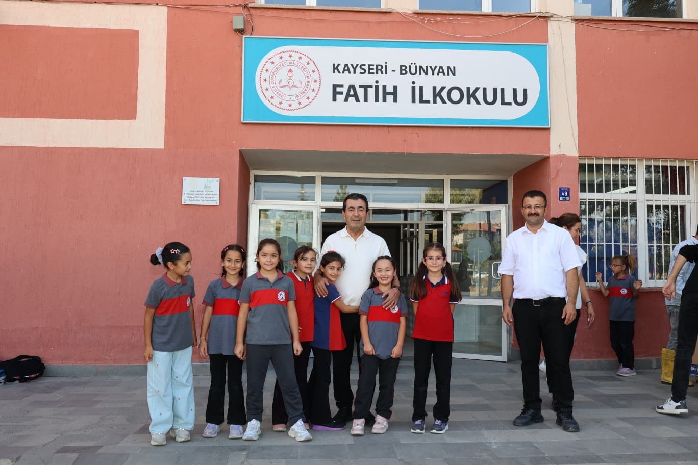 Başkan Metin’den öğrencilere kırtasiye desteği