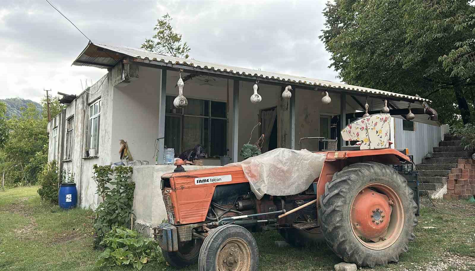 3 kızını da evlatlıktan reddetmek istiyor