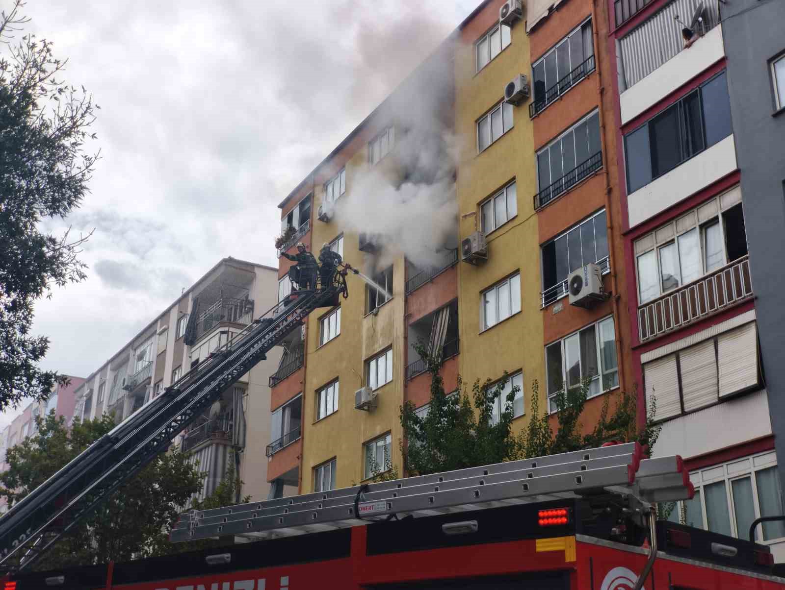 Denizli’de dairede çıkan yangında 1’i yatalak 2 kişi dumandan etkilendi