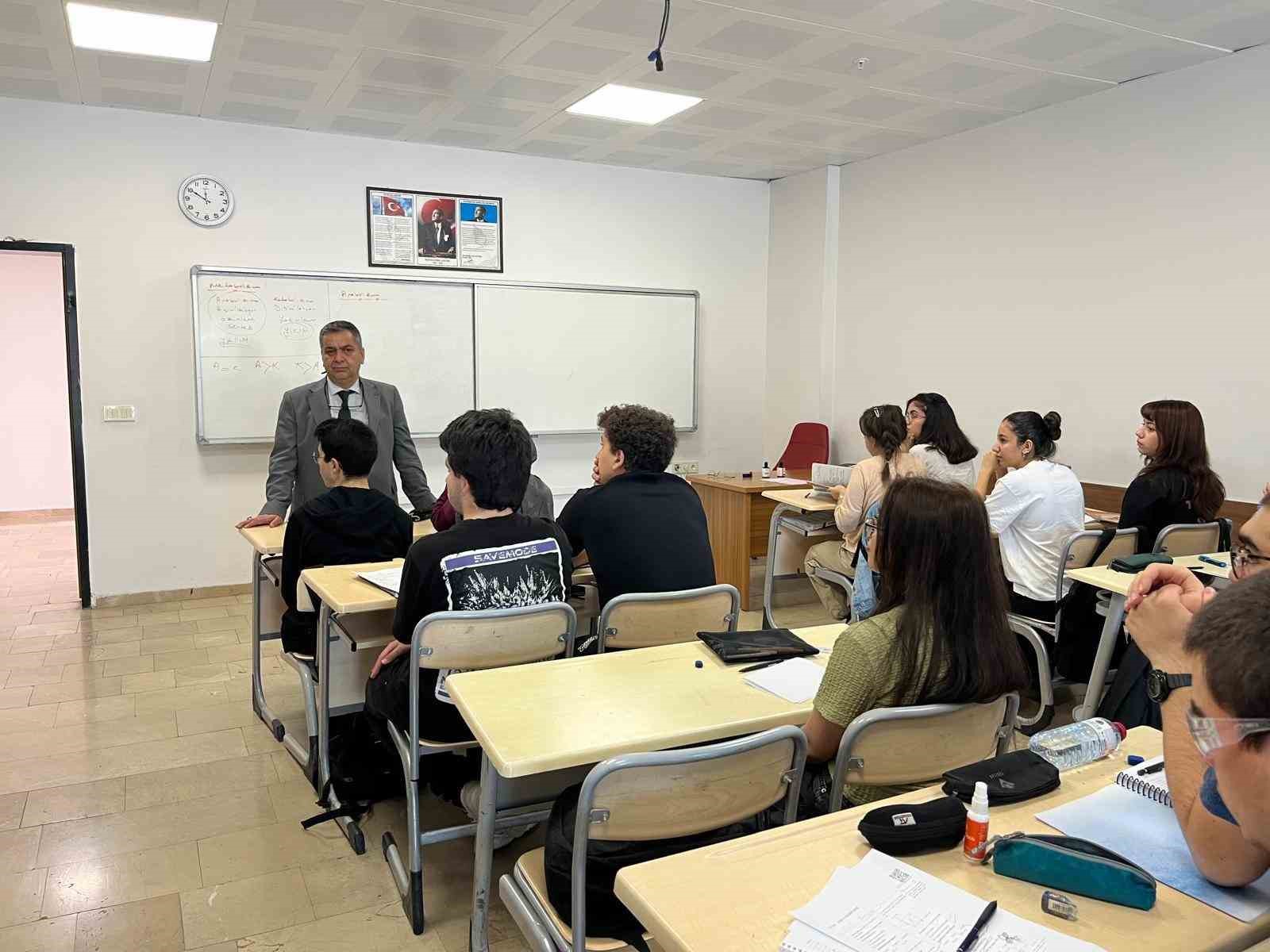 Sivas Halk Eğitimi Merkezinde üniversiteye hazırlık kursları başladı