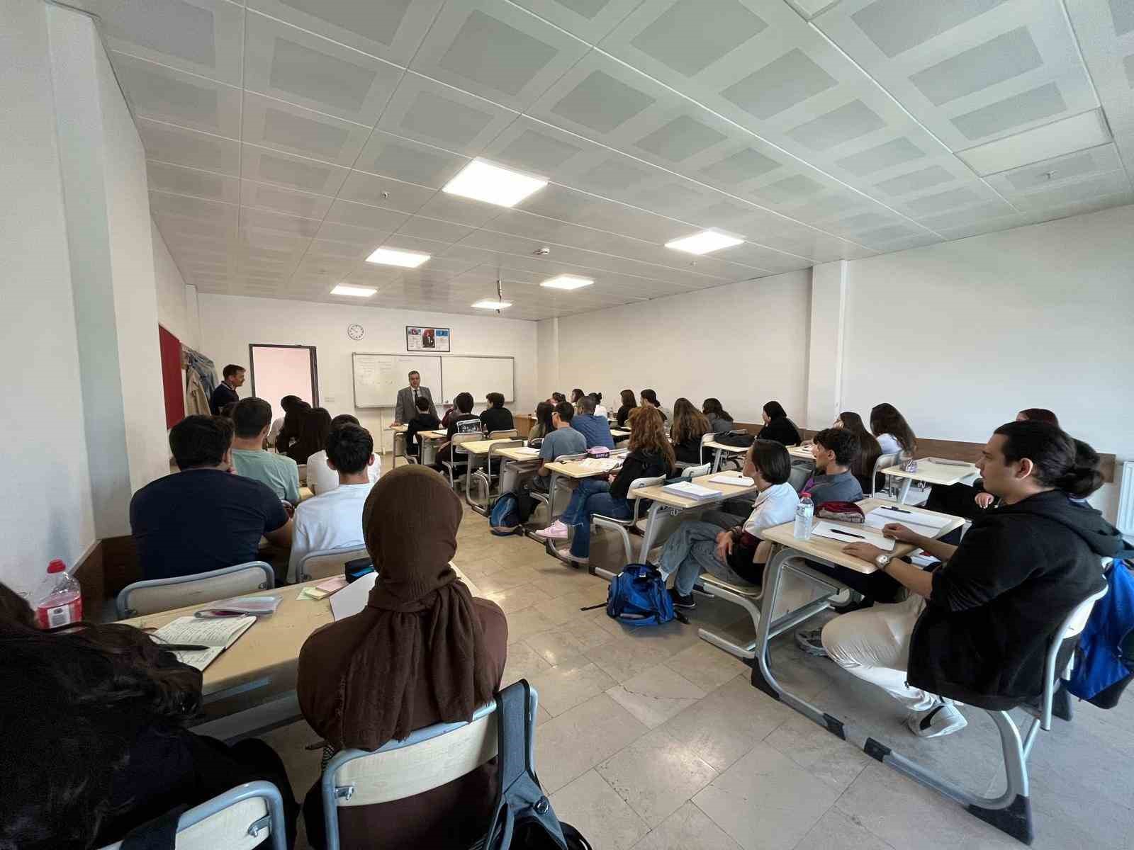Sivas Halk Eğitimi Merkezinde üniversiteye hazırlık kursları başladı