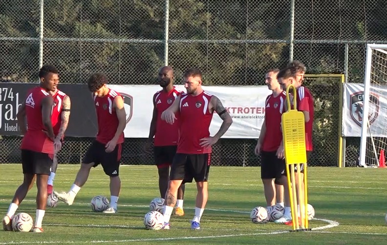 Orhan Ak: "Kocaelispor maçından puan ya da puanlar alıp milli araya moralli girmek istiyoruz"