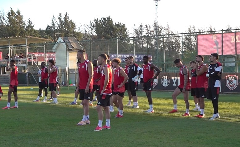 Orhan Ak: "Kocaelispor maçından puan ya da puanlar alıp milli araya moralli girmek istiyoruz"