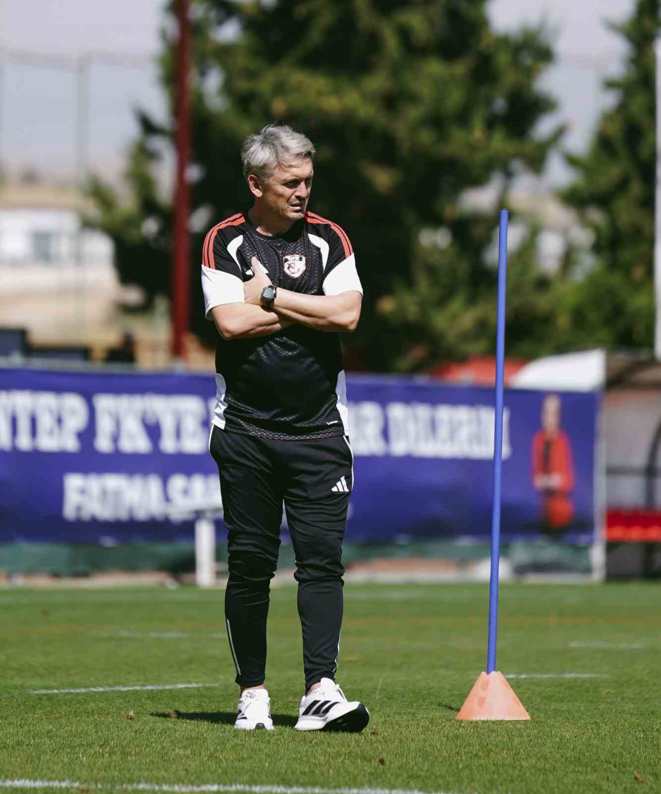 Orhan Ak: "Kocaelispor maçından puan ya da puanlar alıp milli araya moralli girmek istiyoruz"