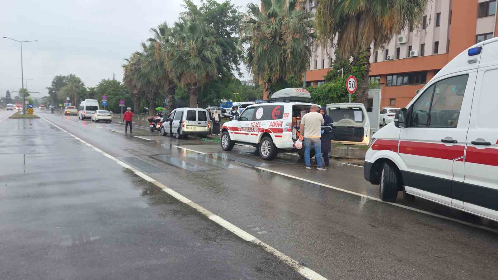 Samsun’da motosiklet yayaya çarptı: 2 yaralı