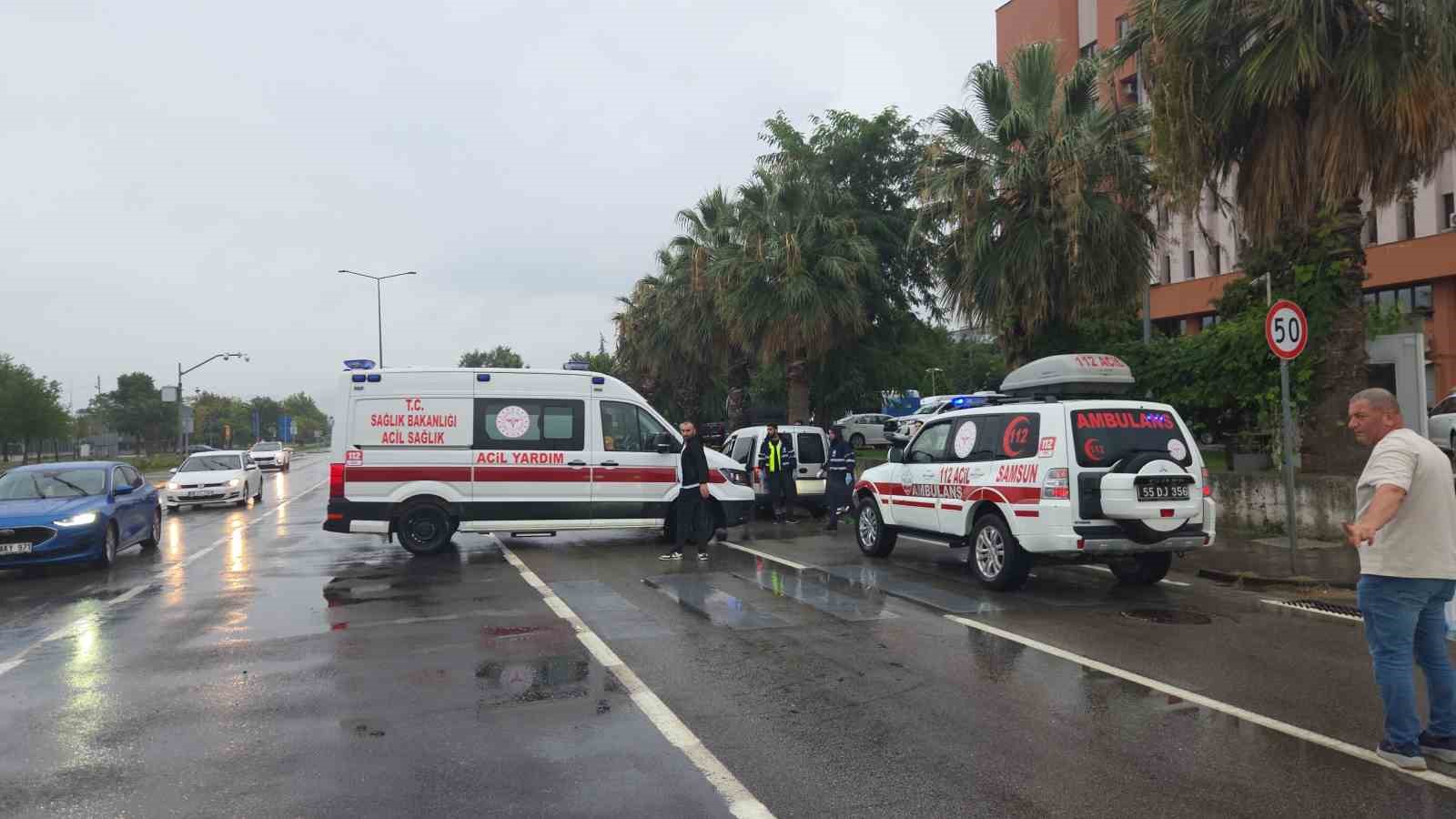 Samsun’da motosiklet yayaya çarptı: 2 yaralı
