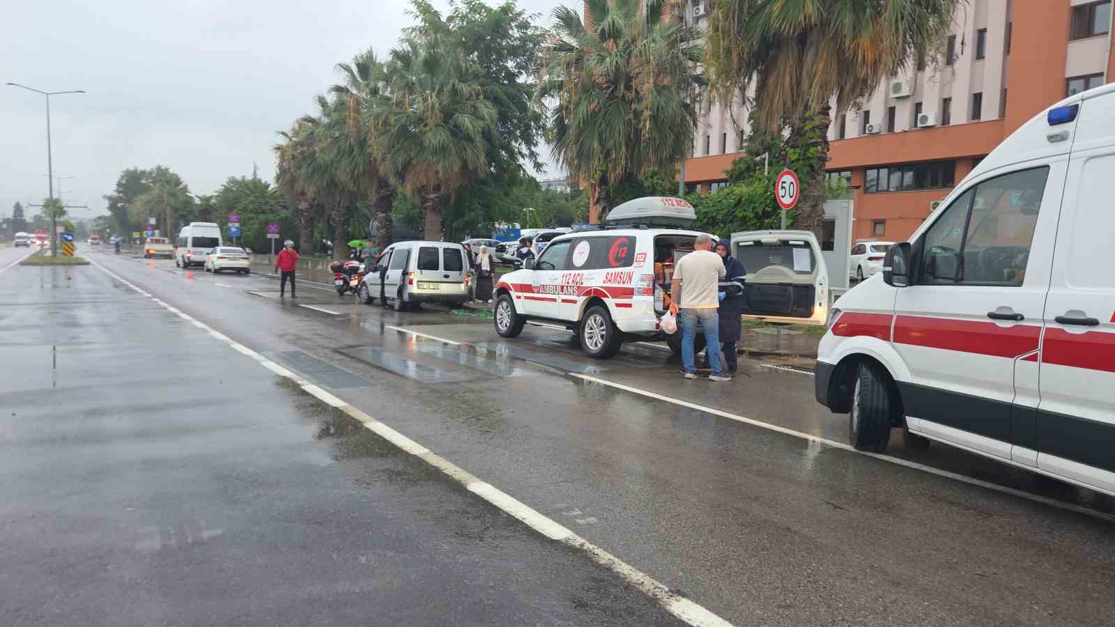 Samsun’da motosiklet yayaya çarptı: 2 yaralı