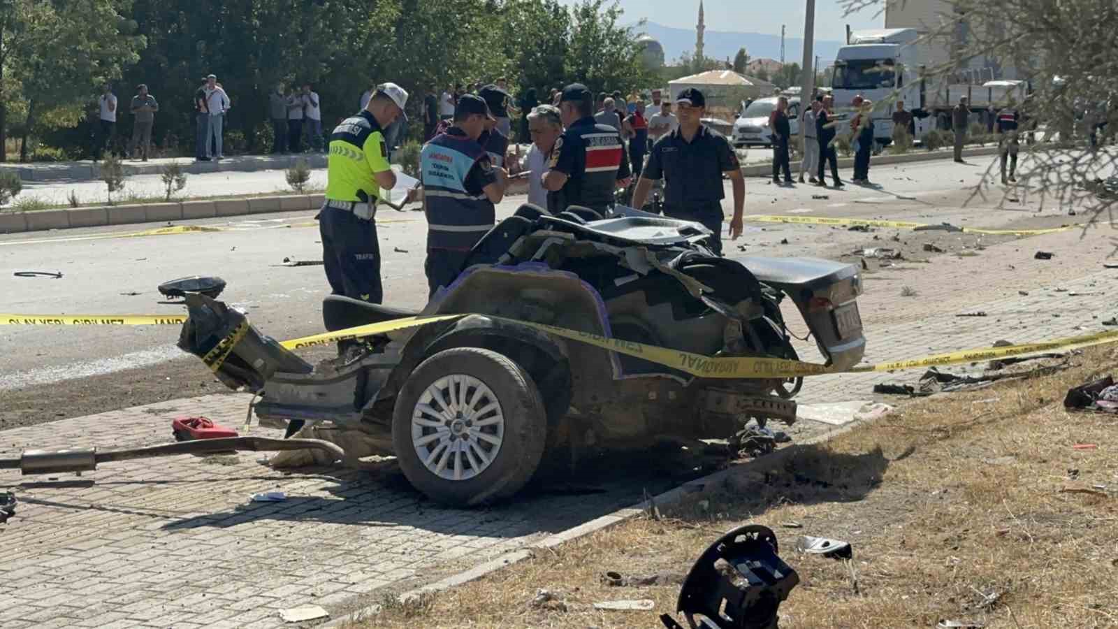 Elazığ’da 2 kişinin öldüğü feci kazanın kamera görüntüleri ortaya çıktı
