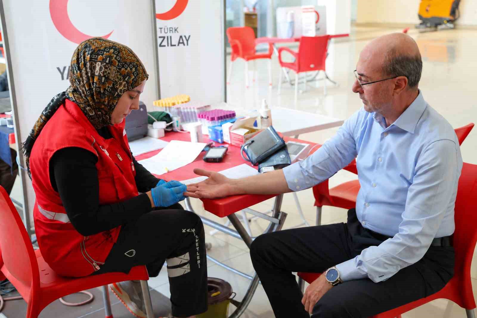 Başkan Pekyatırmacı’dan kan bağışına destek