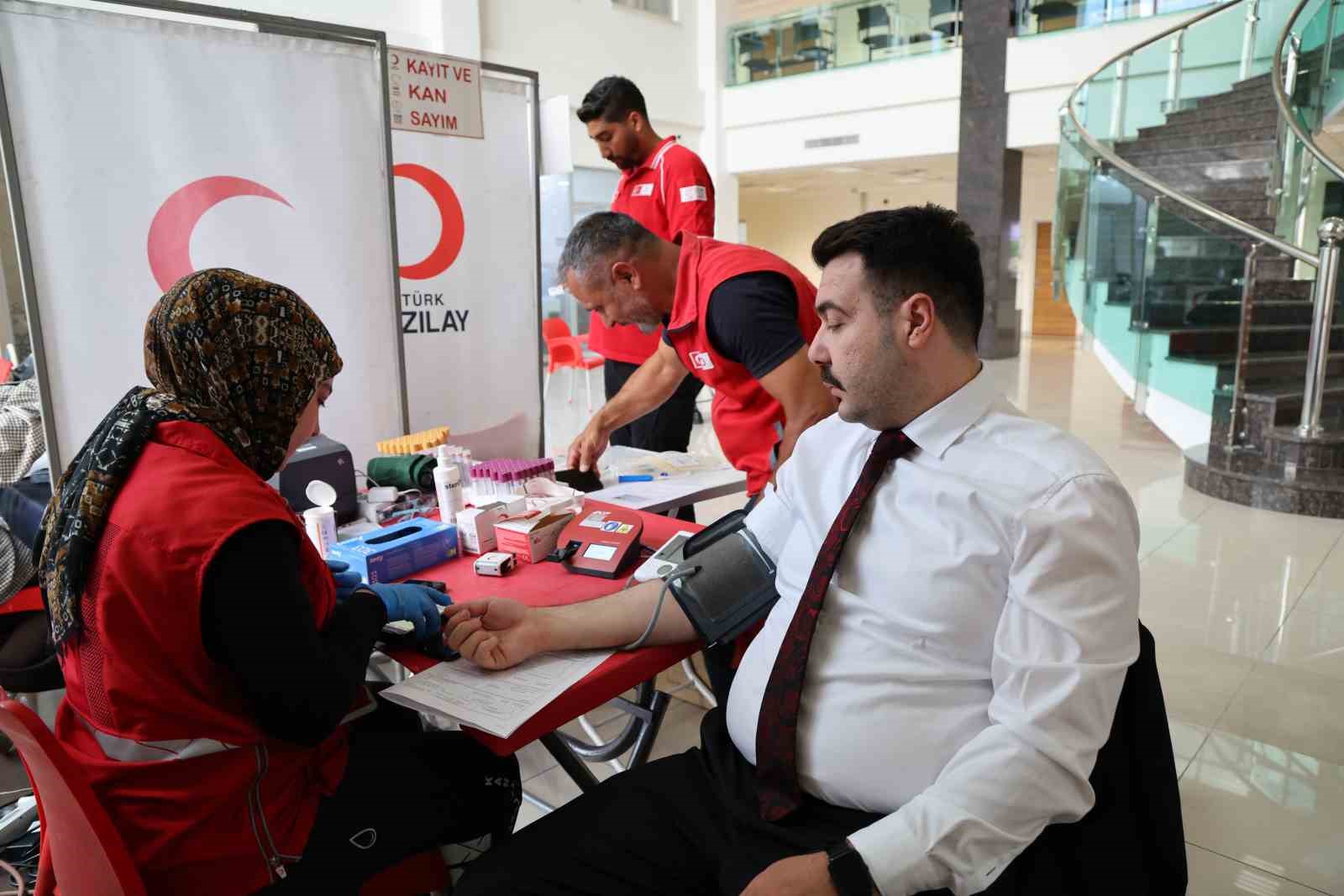Başkan Pekyatırmacı’dan kan bağışına destek