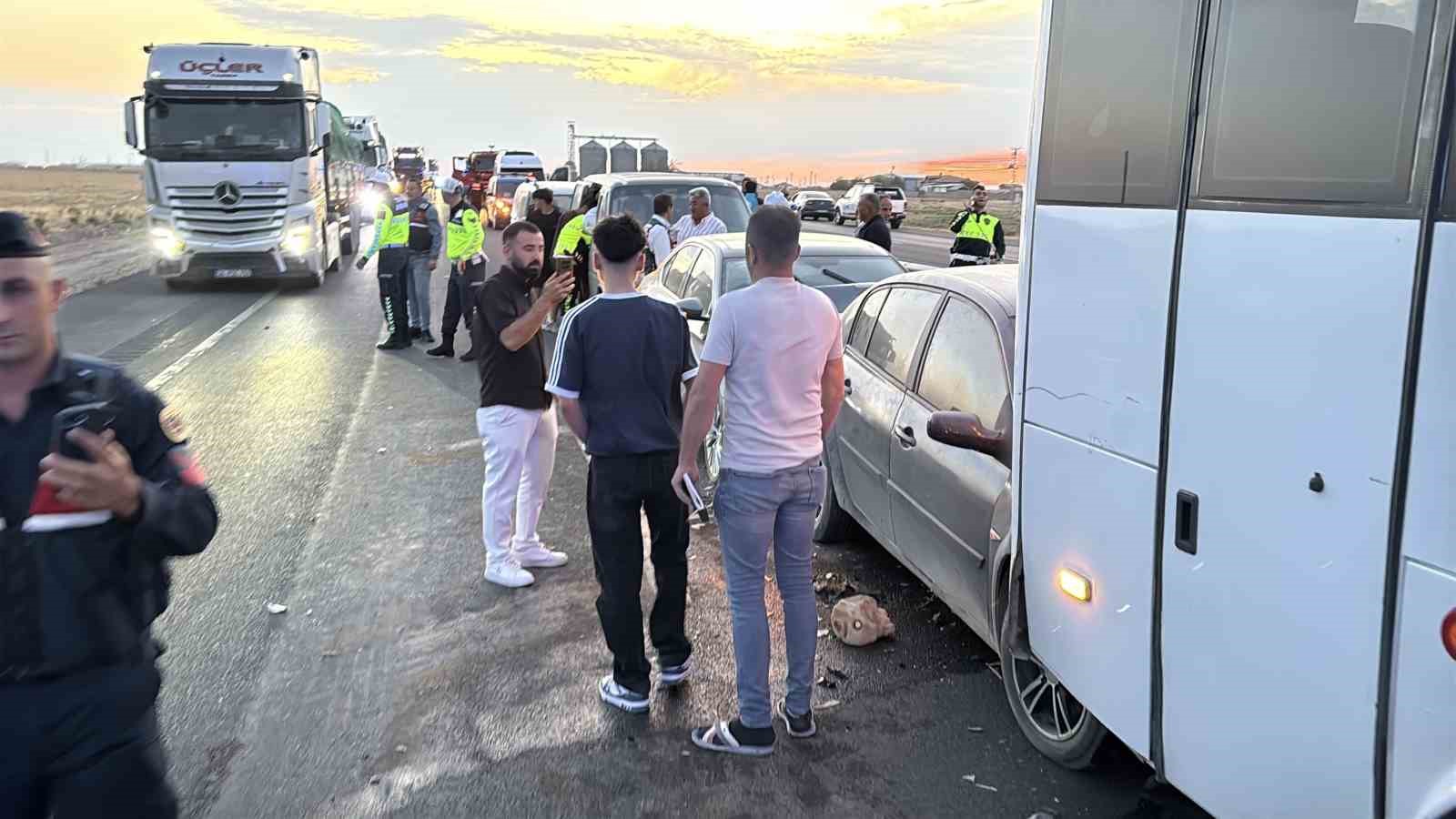 Aksaray’da kum fırtınası zincirleme kazaya neden oldu: 16 yaralı