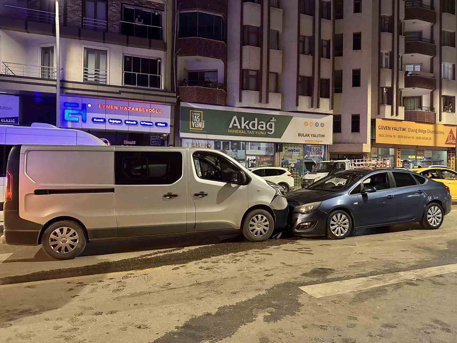 Elazığ’da zincirleme trafik kazası: 2 yaralı