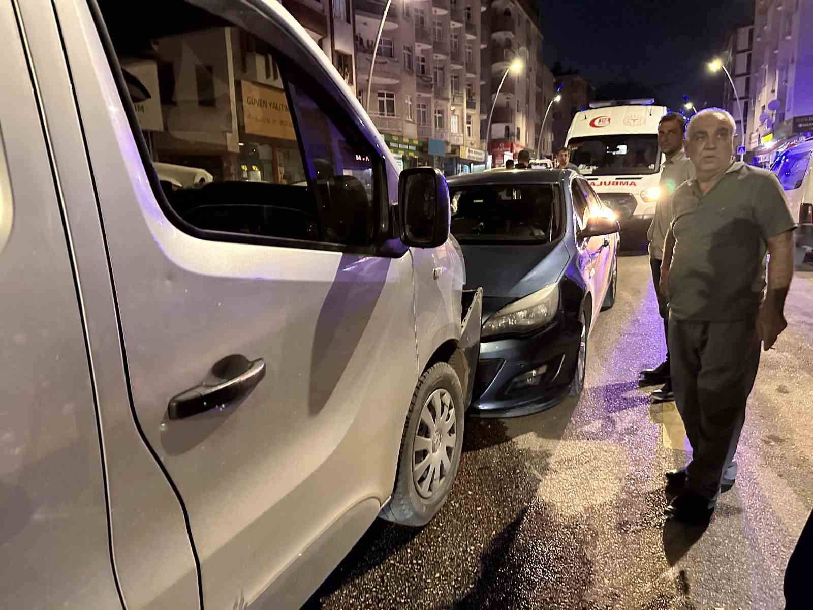 Elazığ’da zincirleme trafik kazası: 2 yaralı