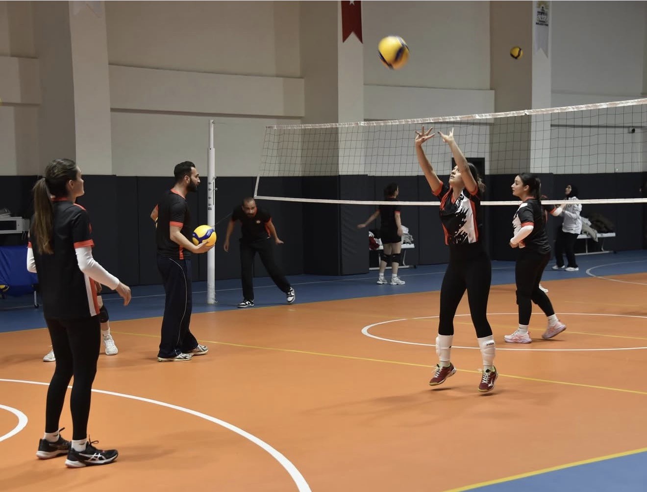 Siverek Belediyespor’un ardından kadın voleybol takımı da ligden çekildi