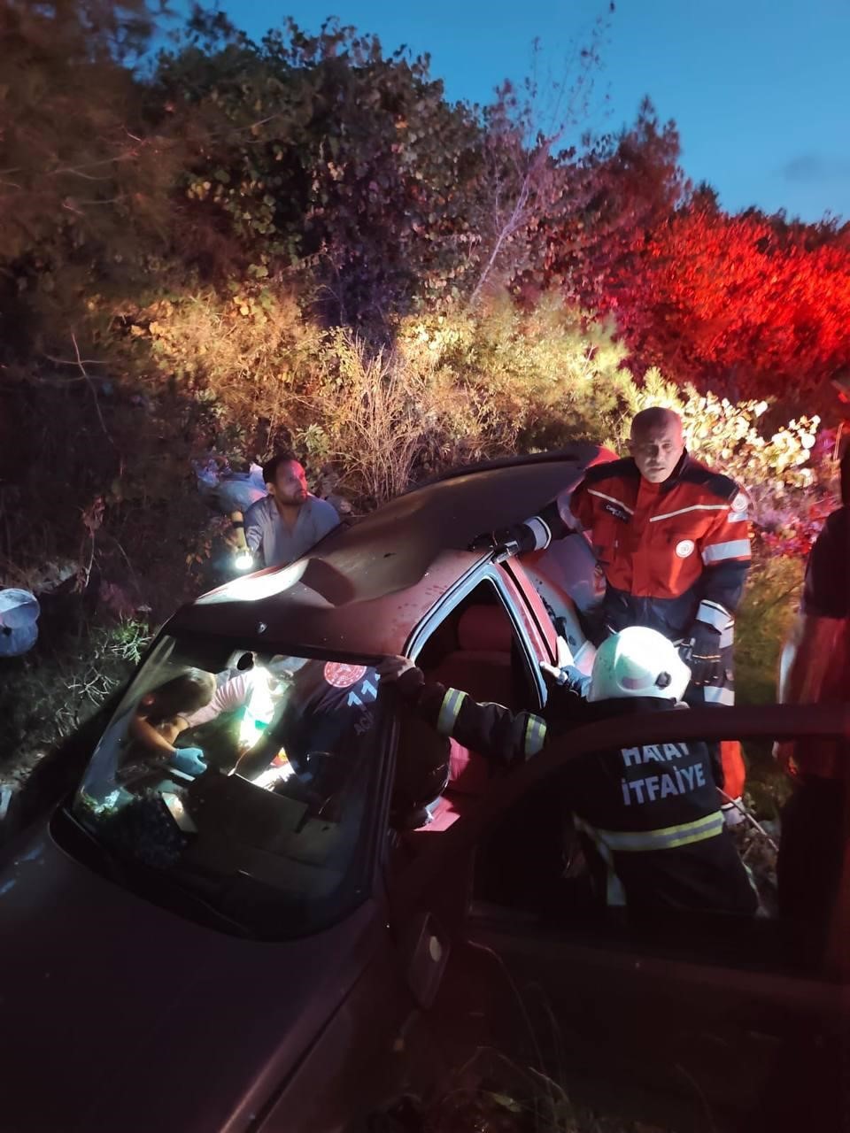 Kontrolden çıkan otomobil ormanlık alana uçtu: 4 yaralı