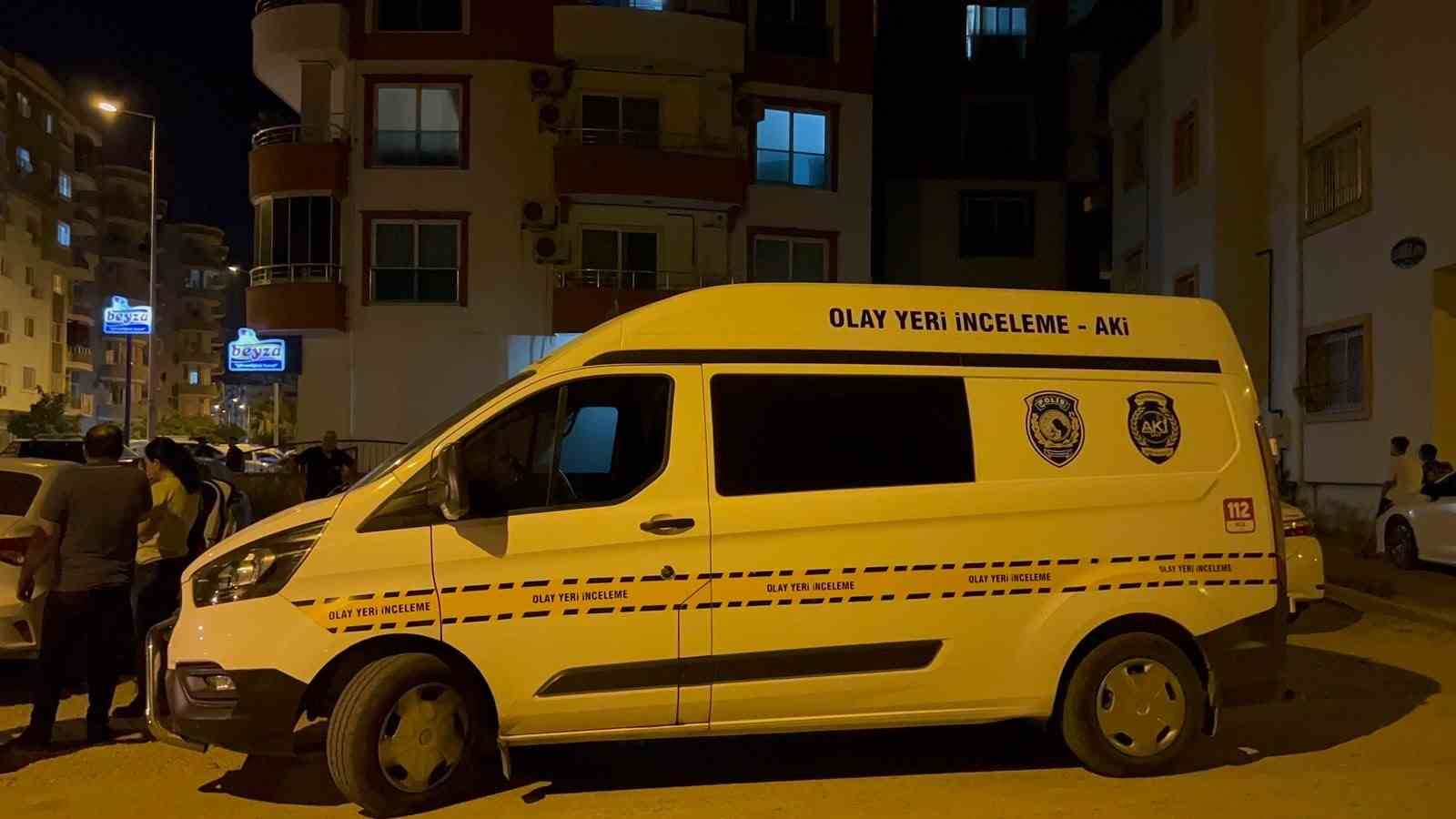 Adana’da aile faciası: Boşandığı eşini ve oğlunu silahla vurup intihar etti