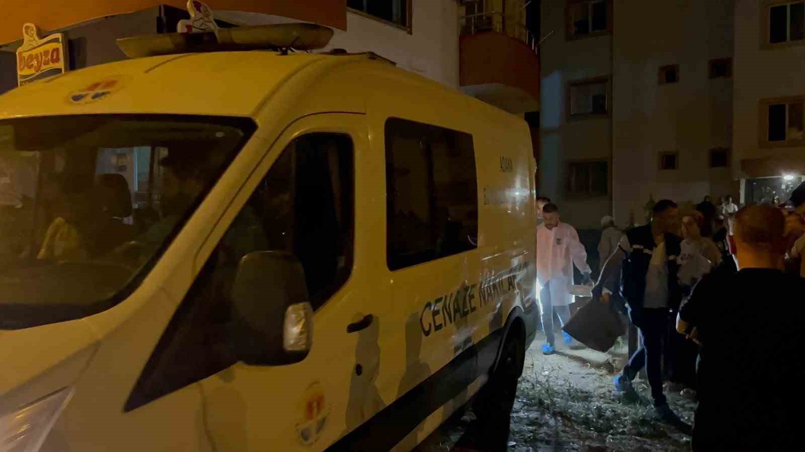 Adana’da aile faciası: Boşandığı eşini ve oğlunu silahla vurup intihar etti