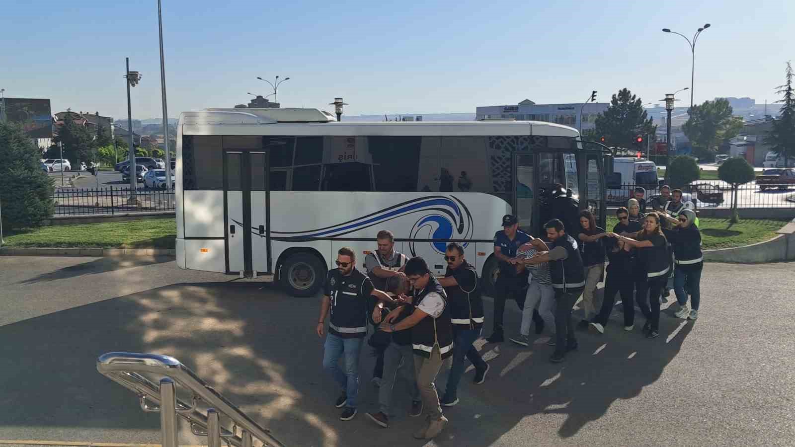 Karaman’da "Sokaklar Güvende" operasyonunda 10 şüpheli tutuklandı