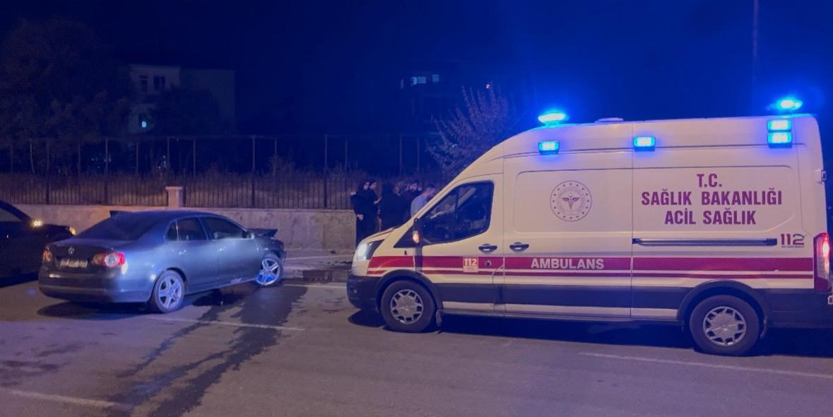 Kayseri’de kontrolden çıkan otomobil duvara çarptı: 1 yaralı