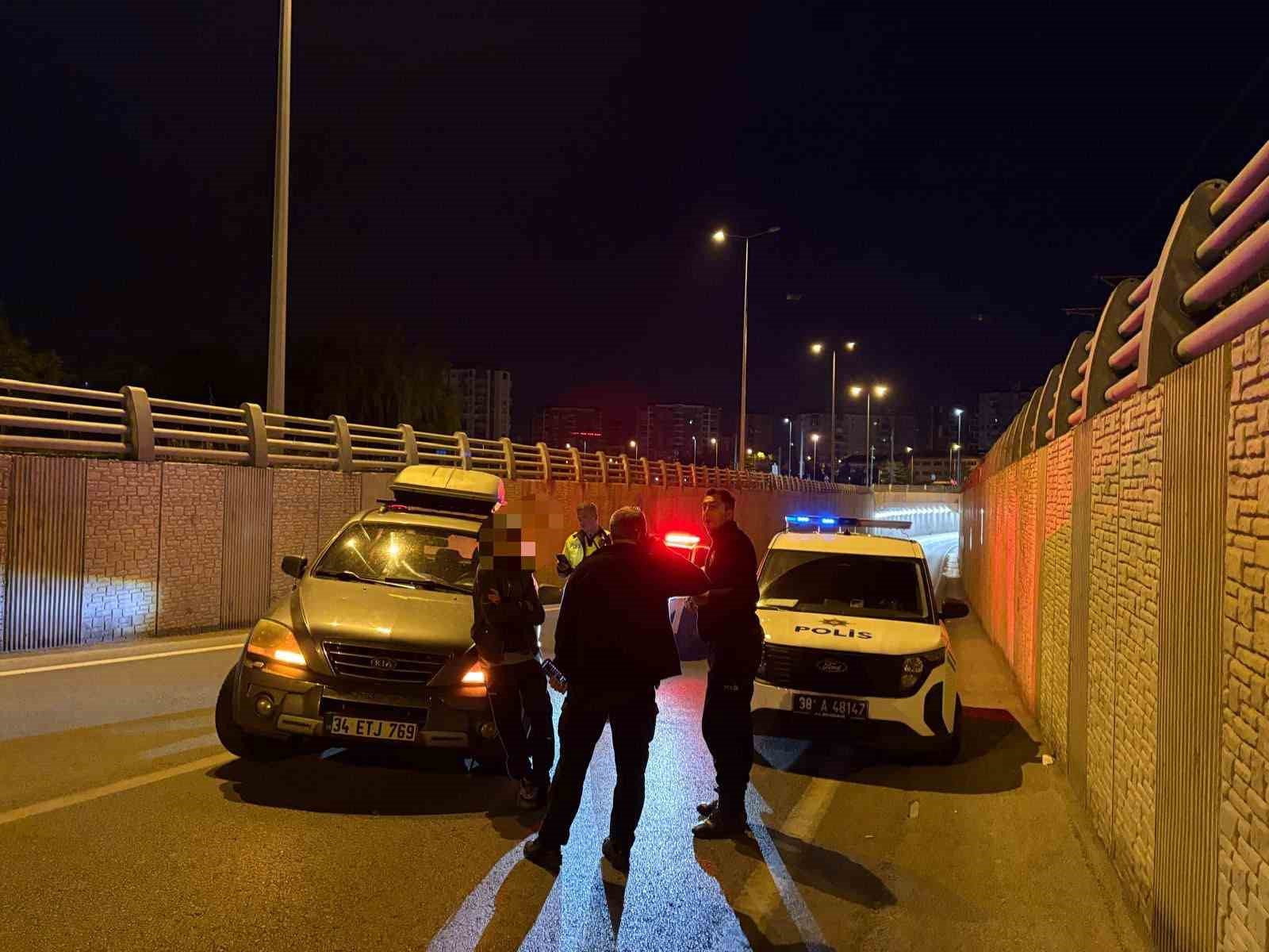 Yozgat’tan dedesinin aracını izinsiz alan engelli sürücü Kayseri’de kaza yaptı