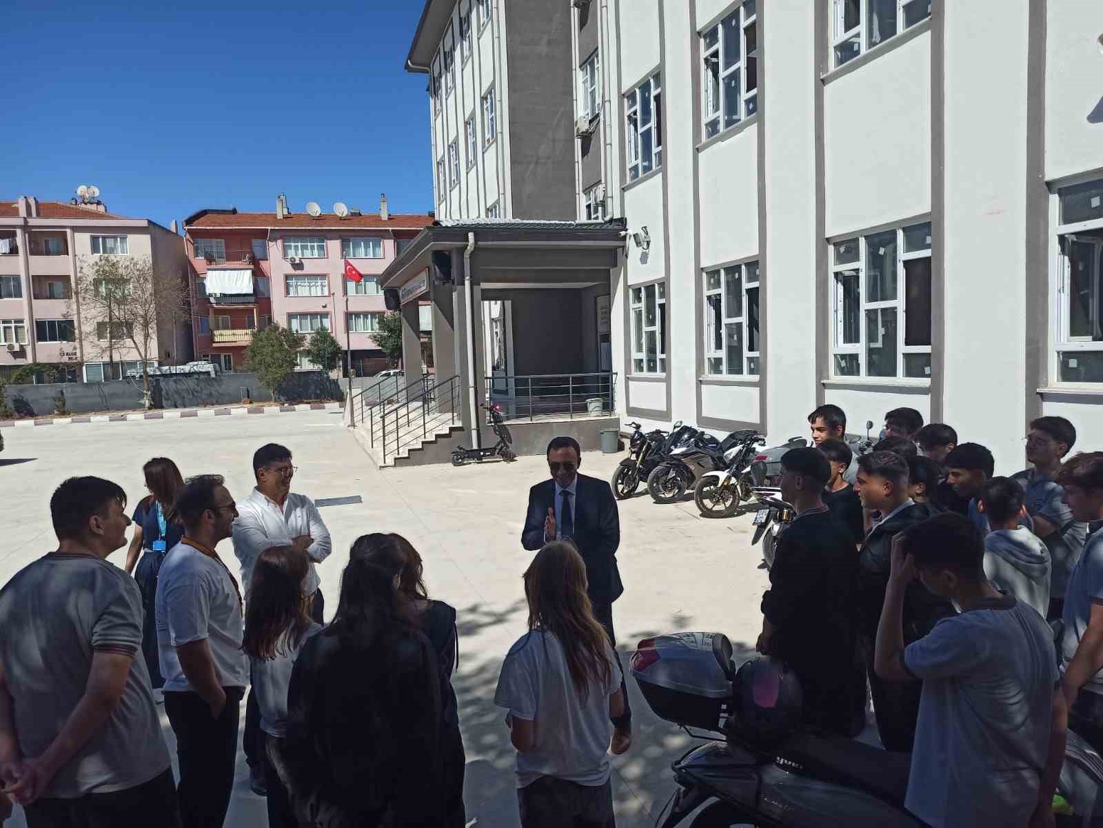 Bandırma’da iki okul yeni binalarında eğitime başladı