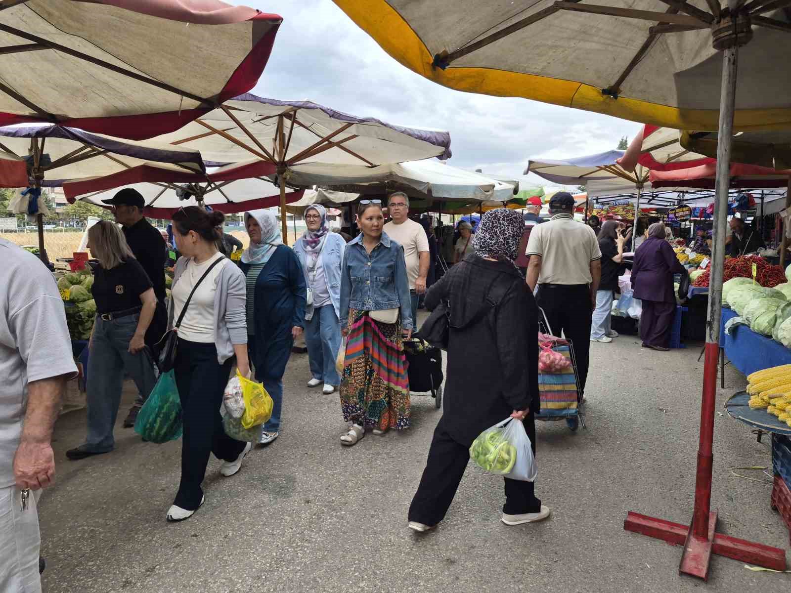 Yaş sebze ve meyvede fahiş fiyata yönelik operasyon vatandaşı ve pazarcıyı sevindirdi