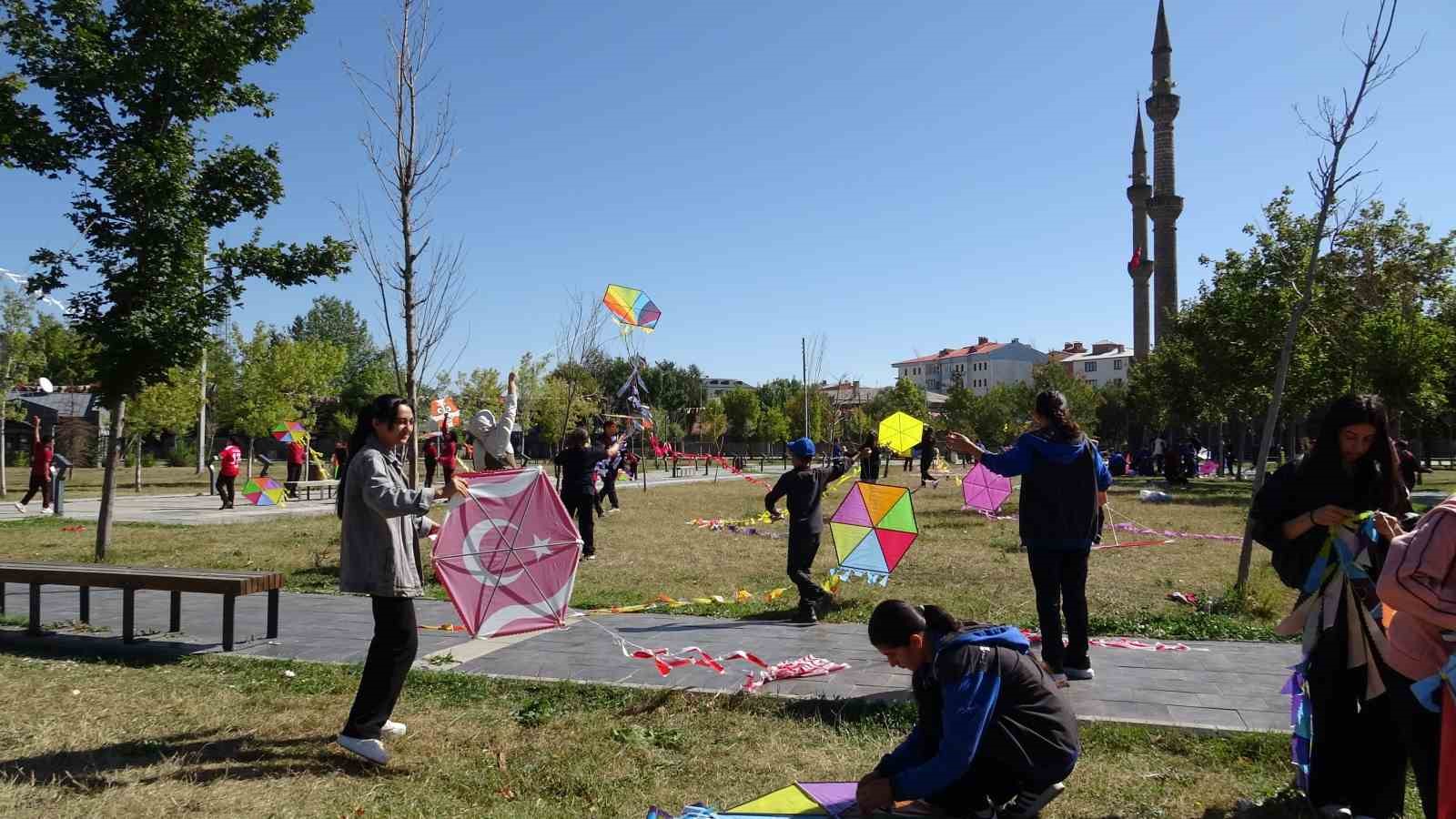 Kars’ta uçurtmalar Gazze’deki çocuklar için havalandı: "Gökyüzü çocuklara kalsın"