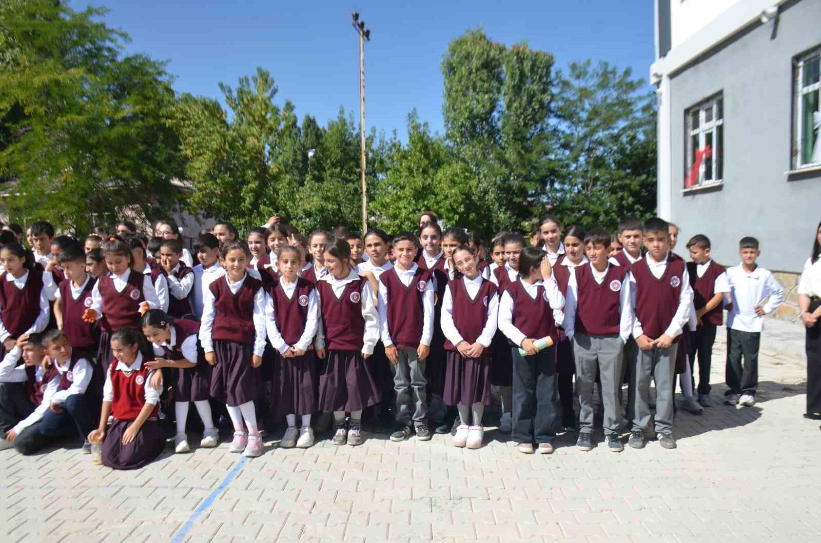 Bulanık’ta İlköğretim Haftası kutlandı