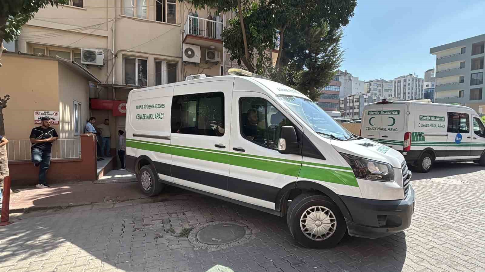 Adana’da eski eşi tarafından katledilen kadının cenazesi adli tıptan alındı
