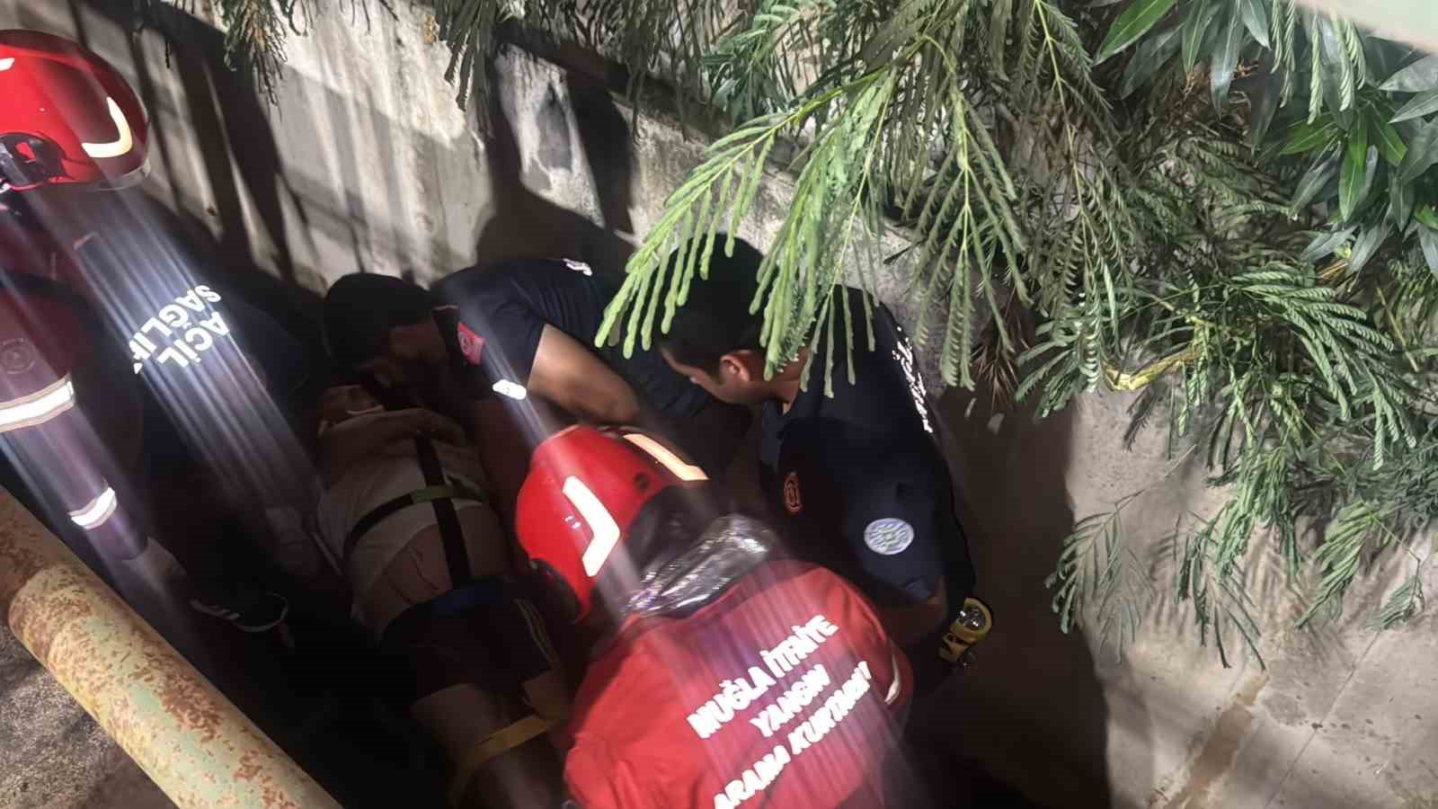 Dereden itfaiye ekiplerince çıkarılıp hastaneye kaldırılan şahsın kimliği araştırılıyor