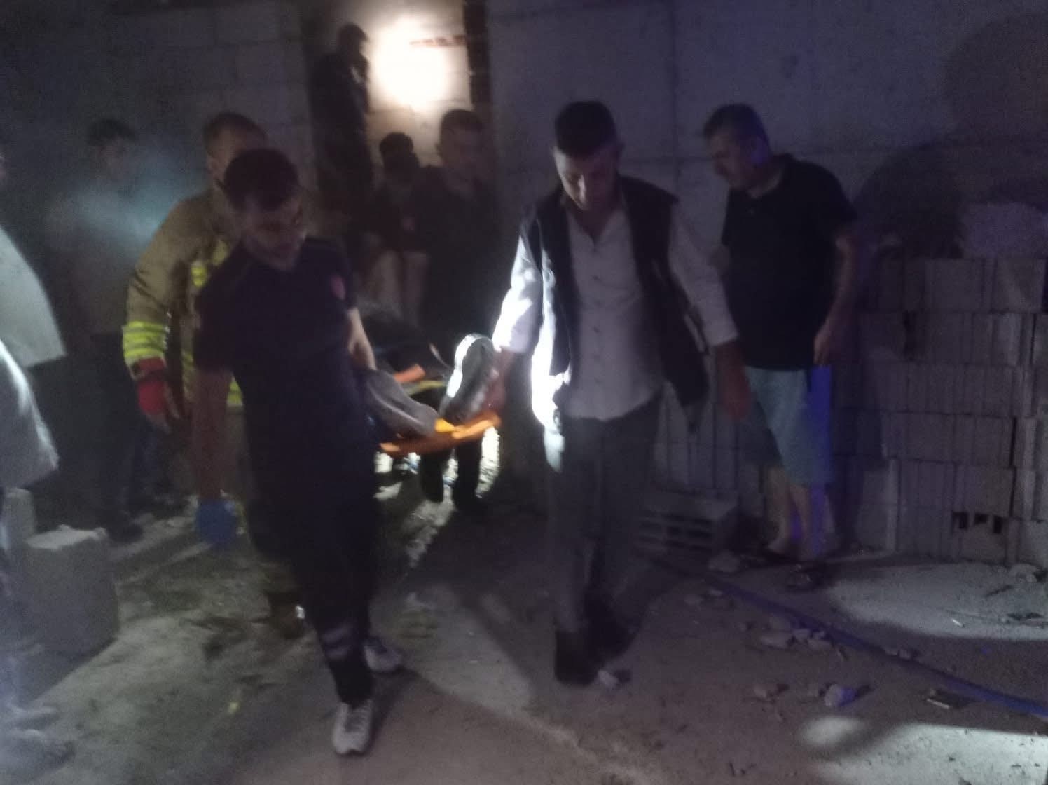 Defne’de inşaat halindeki binanın asansör boşluğuna düşen şahıs yaralandı