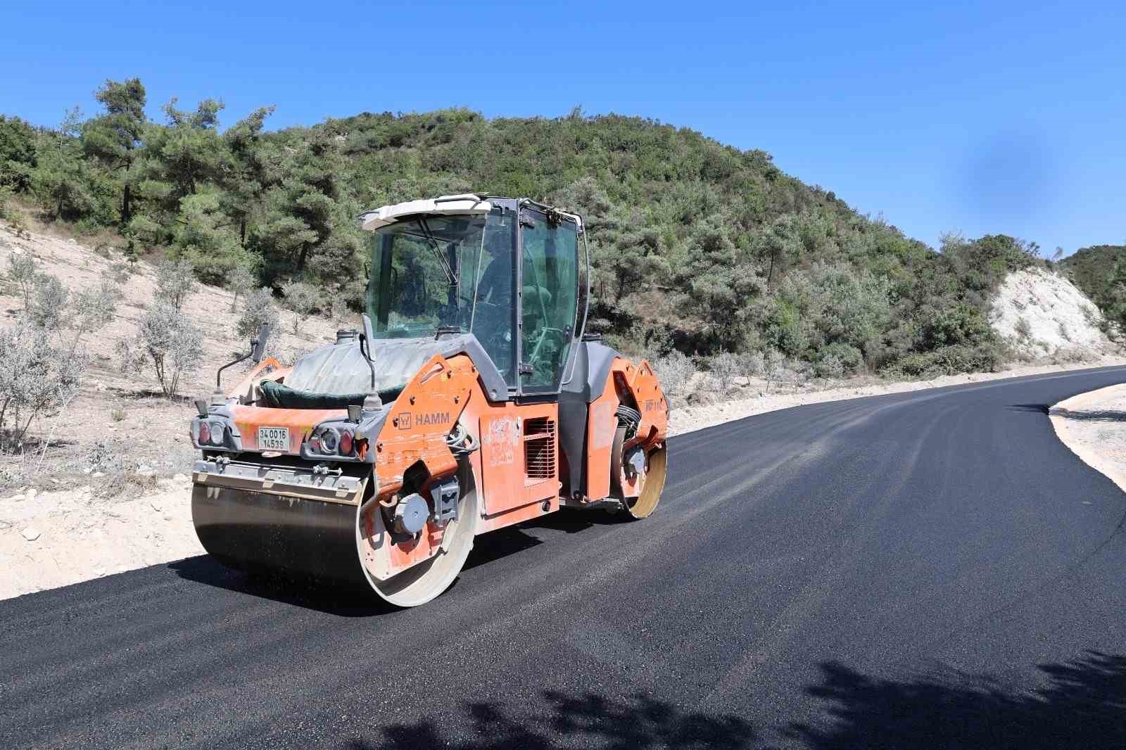 HBB, Yayladağı’nda 3 mahalleyi birbirine bağlayan yolda beton asfalt çalışmasına başladı