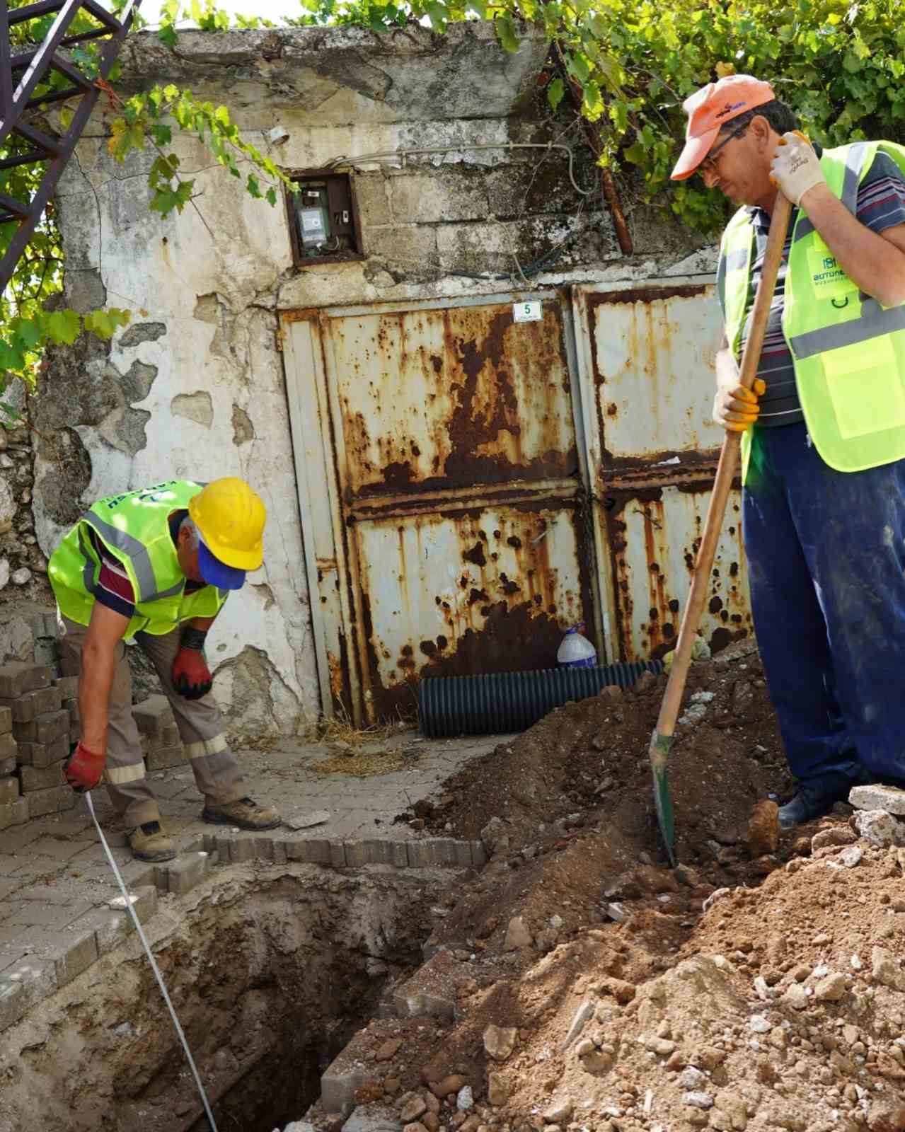 Menteşe’de fosseptik kokusuna karşı altyapı çalışması