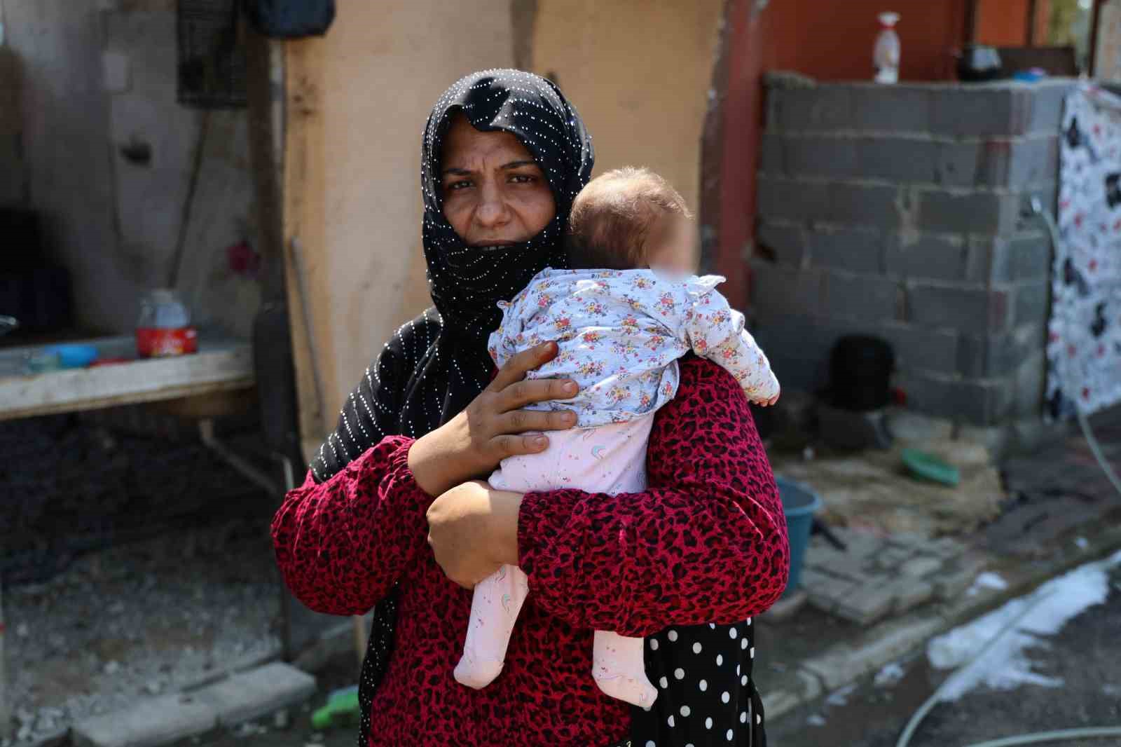 Ev alma hayaliyle kandırıldı, 5 çocuğuyla ahırda yaşamaya başladı