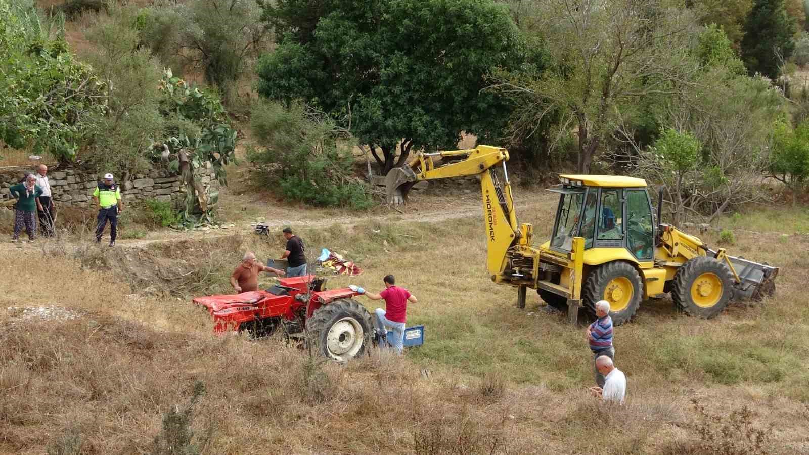 Devrilen traktörün altında kalan edebiyat öğretmeni hayatını kaybetti
