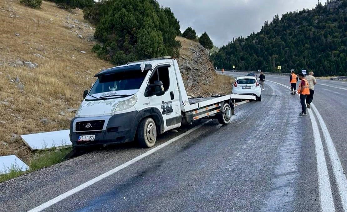 Antalya’da iki ayrı trafik kazasında 2 kişi yaralandı