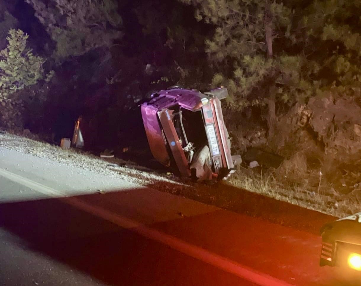 Antalya’da iki ayrı trafik kazasında 2 kişi yaralandı