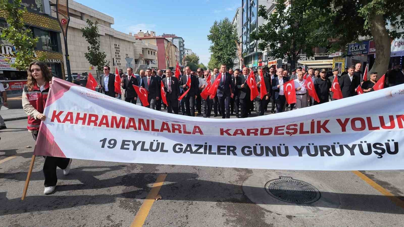 Niğde’de ’Kahramanlarla Kardeşlik Yolunda’ yürüyüşü gerçekleştirildi