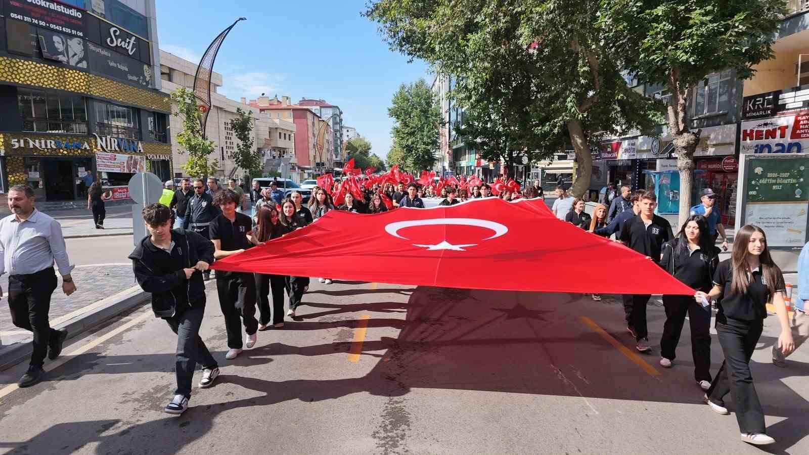Niğde’de ’Kahramanlarla Kardeşlik Yolunda’ yürüyüşü gerçekleştirildi