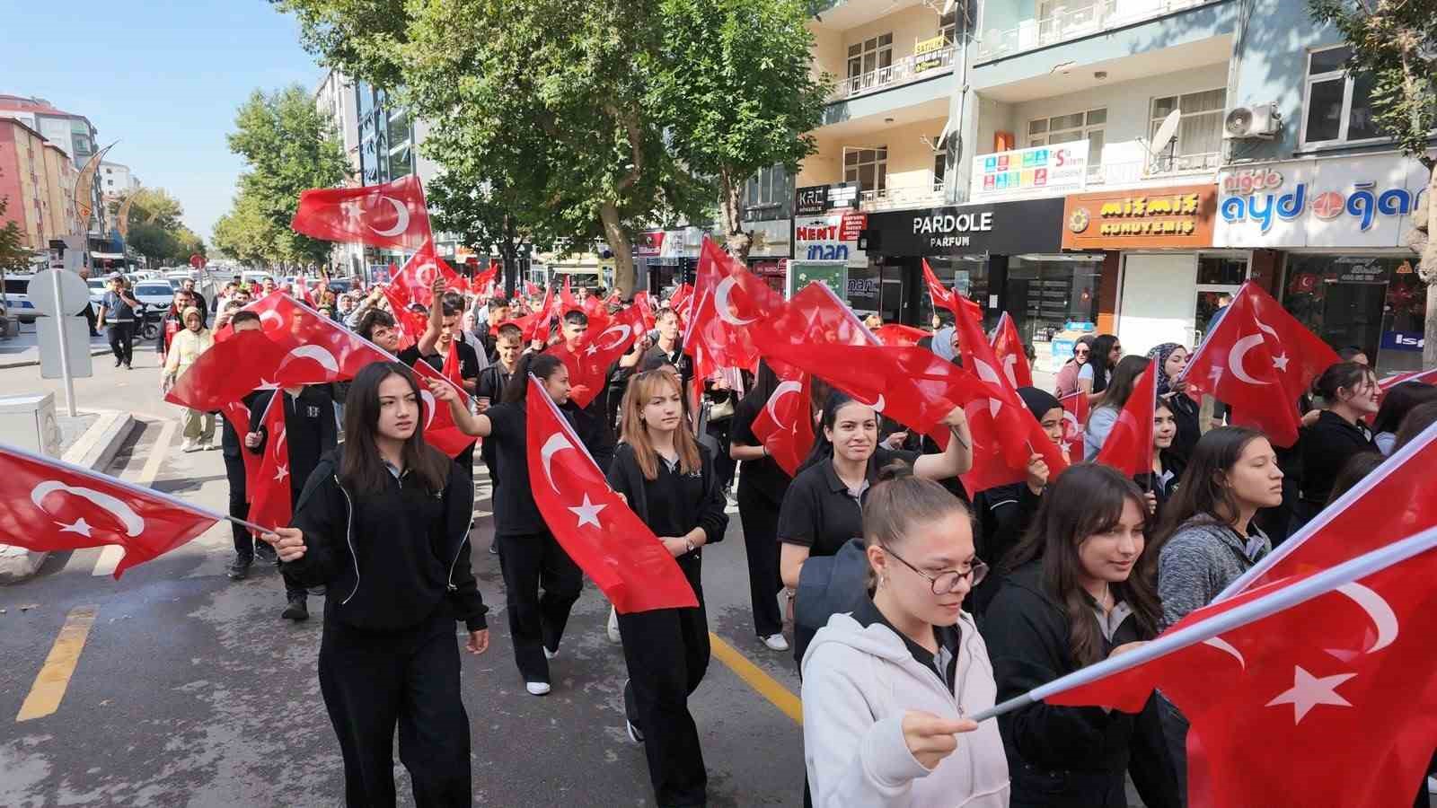 Niğde’de ’Kahramanlarla Kardeşlik Yolunda’ yürüyüşü gerçekleştirildi