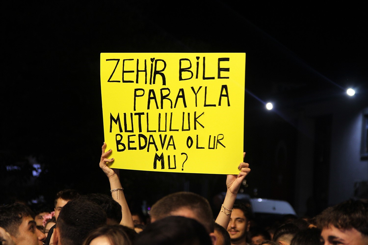 Kurtuluş Etkinlikleri Hüseyin Kağıt konseri ile başladı