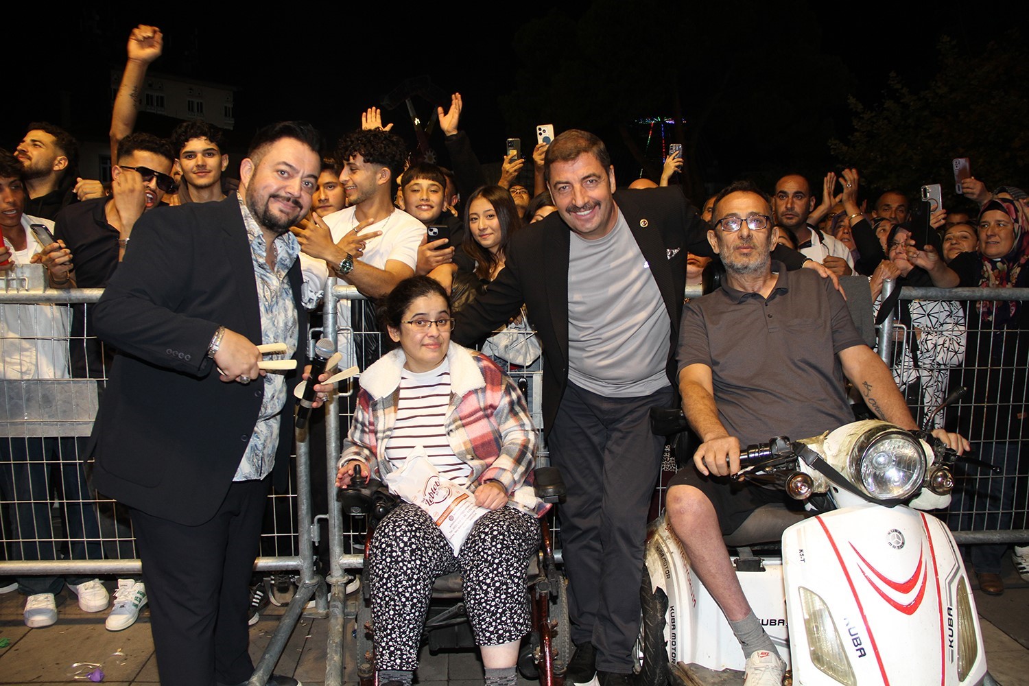 Kurtuluş Etkinlikleri Hüseyin Kağıt konseri ile başladı