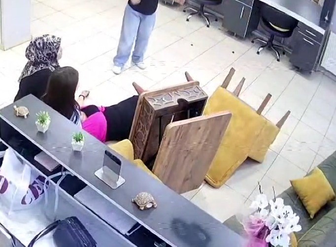 Kahramanmaraş’ta saç kesimini beğenmeyen müşterinin akrabaları kadın kuaförü darp etti