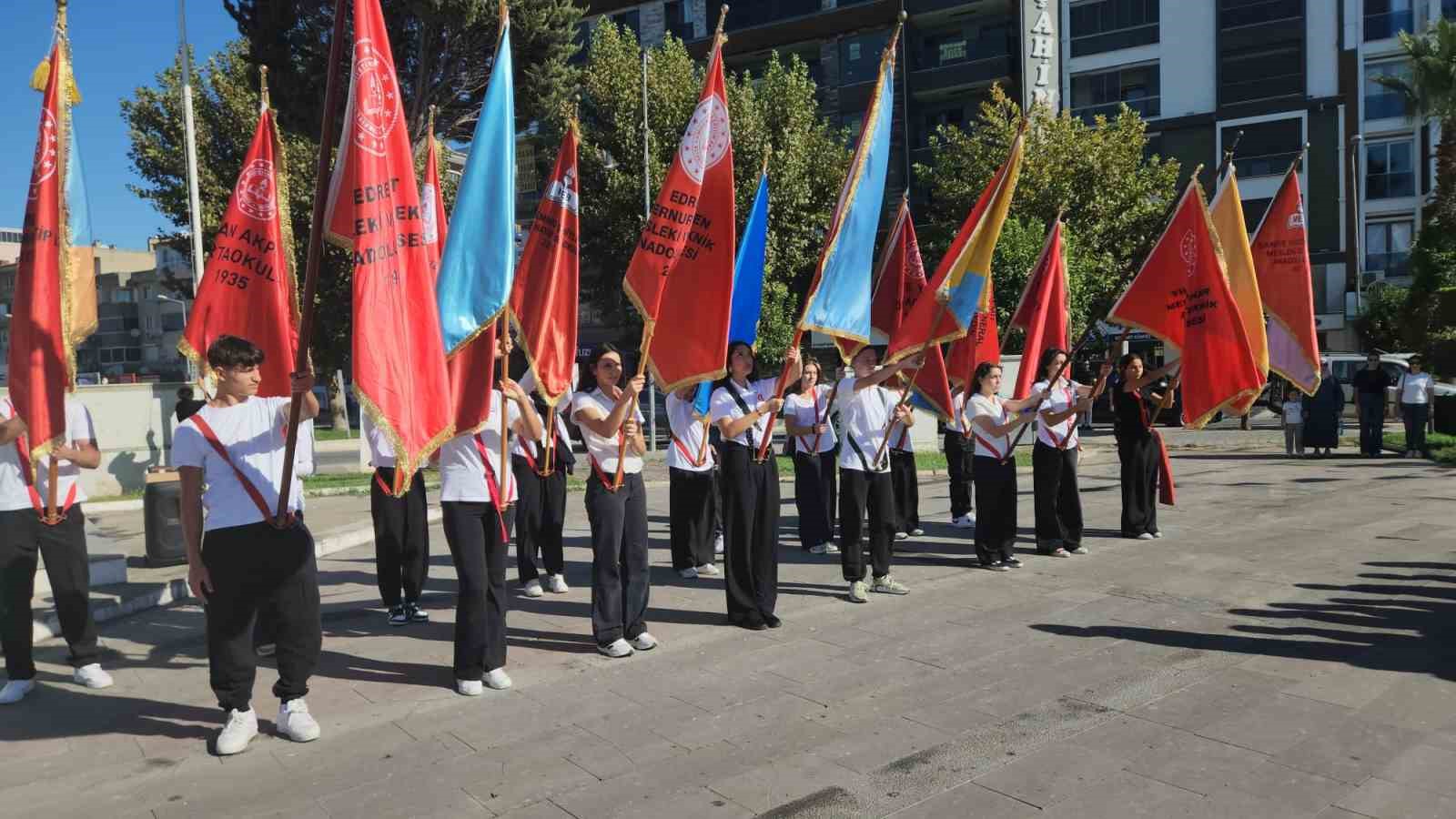 İlköğretim Haftası kutlama programı Edremit’te düzenlendi